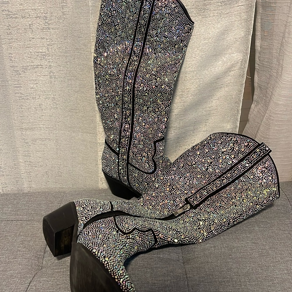 Bedazzled/Sparkly Cowboy Boots